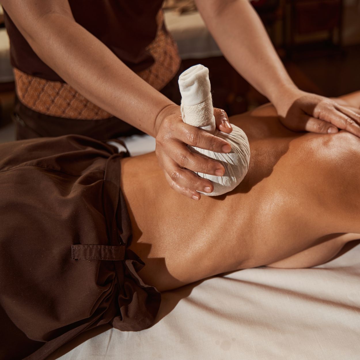 Voucher na masaż gorącymi stemplami ziołowymi